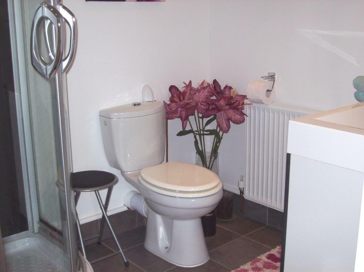 Le Rocher B&B Yvrandes Exterior foto